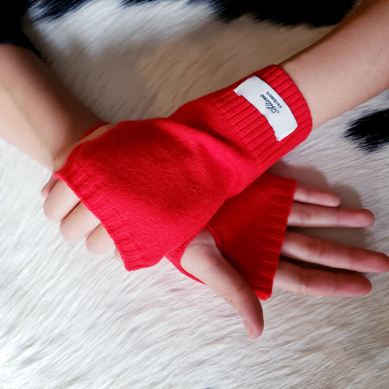 Altesse Cashmere women's wristlet gloves in red scarlet Toronto Ontario Canada best women's cashmere gifts for her